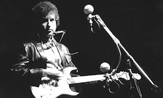 Bob-Dylan-plays-a-Fender--007