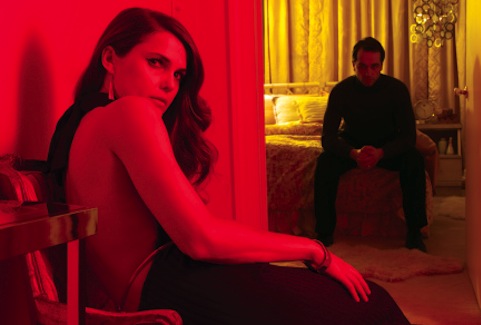 FX-TheAmericans-2_Keri-Matthew-Hallway_0869_865_COMPOSITE_CMYK_F